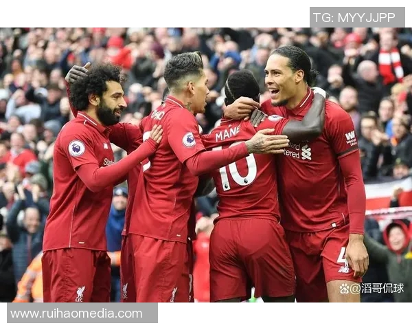 曼联客场惊险逆转，继续领跑英超积分榜，曼城追赶处境难堪